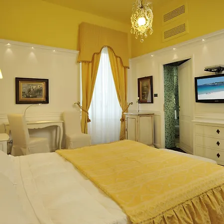 Tronas & Hotel