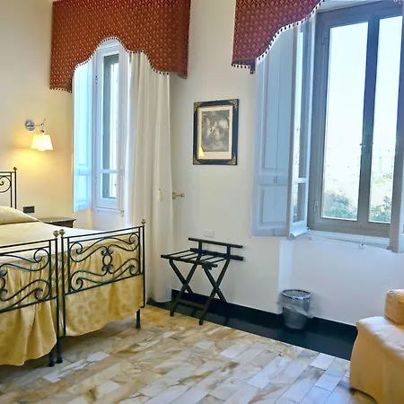 Tronas & Hotel 5*