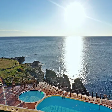 Tronas & Hotel 5*