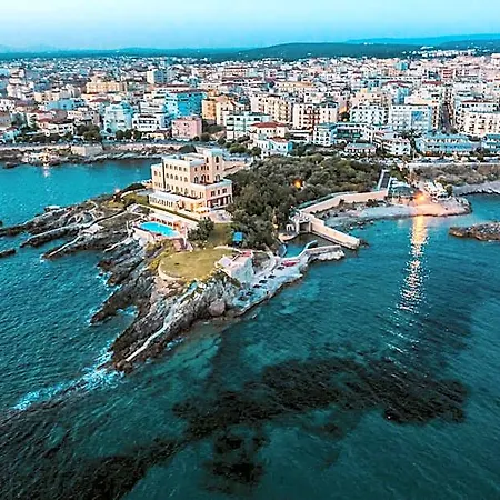 Hotel Tronas & 5*