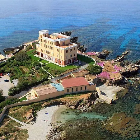 Tronas & Hotel