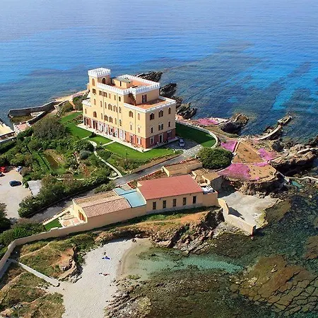Tronas & Hotel