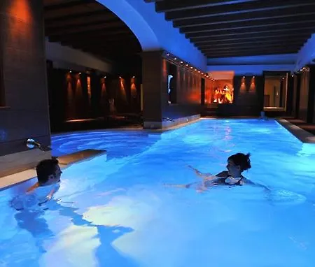 Tronas & Hotel 5*