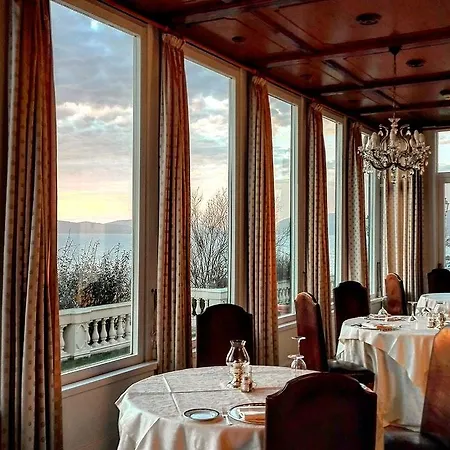 Tronas & Hotel 5*