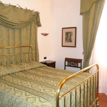 Tronas & Hotel 5*