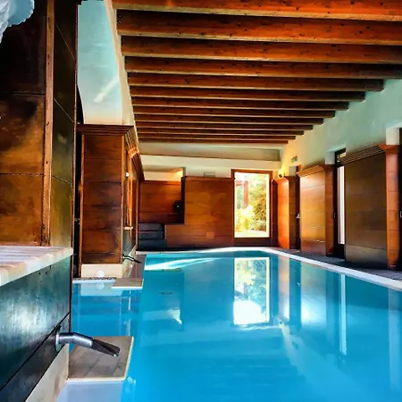 Tronas & Hotel 5*