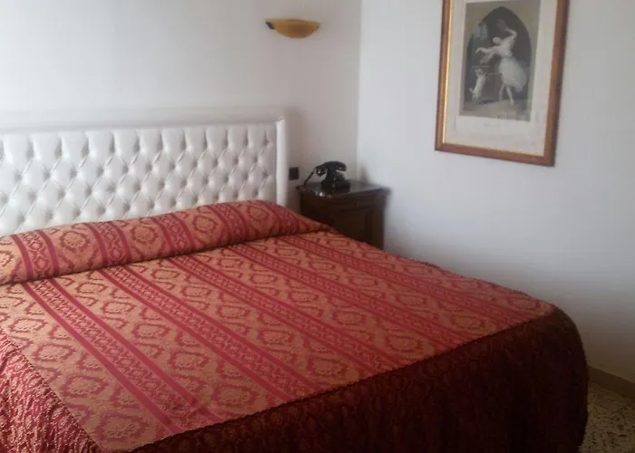 Tronas & Szálloda 5*