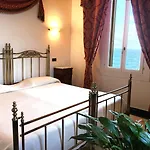 Hotel Tronas & 5*