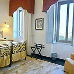 Tronas & Hotel 5*
