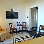 Tronas & Hotel