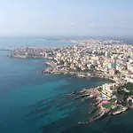 Tronas & Hotel