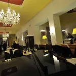 Tronas & Hotel
