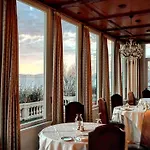 Tronas & Hotel 5*