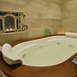 Tronas & Hotel