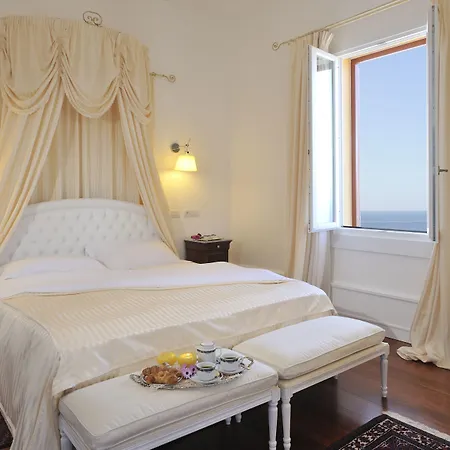 Tronas & Hotel 5*